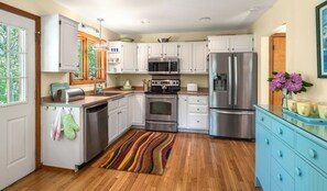 Private kitchen - Welcome to your perfect Goose Rocks Beach getaway - one mile from the beach! (Kennebunkport)