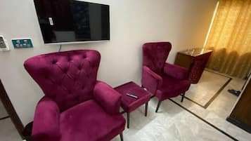 Deluxe tweepersoonskamer, uitzicht op de stad | Interieur