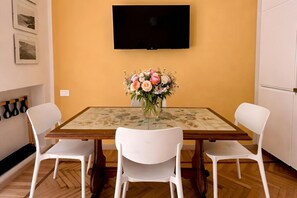 Dining - Bright & Cozy Flat: Walk to Beach & Train Station (Sanremo)