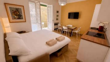 2 bedrooms, desk, iron/ironing board, free WiFi