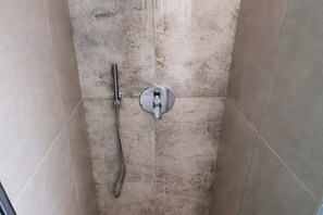Doccia, asciugacapelli, bidet, asciugamani