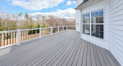 Spacious 4 bd Modern Home with Private Yard & Games