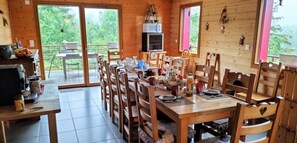 Dining - Nature Chalet Retreat – 15 Guests, Spa, Sauna, Summer Pool, Near Lake Gérardmer – Le Tholy (Le Tholy)