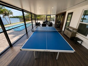 Games room - Perfect 3-bedroom house with a Pool and Spa in serene Clearwater (Clearwater)