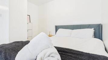 2 bedrooms, iron/ironing board, WiFi, bed sheets