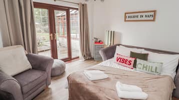 5 bedrooms, individually decorated, individually furnished, free WiFi