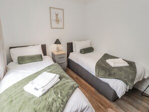 5 bedrooms, individually decorated, individually furnished, free WiFi - Willows Lodge at Carreg Llwyd (Cardiff)