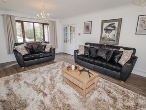 Living area - Willows Lodge at Carreg Llwyd (Cardiff)