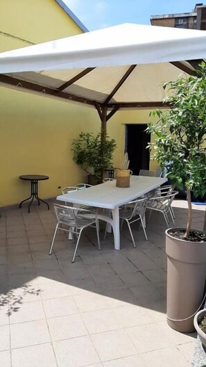 Classic Quadruple Room, City View | Outdoor dining - IL RAGNO D'ORO (RHO)