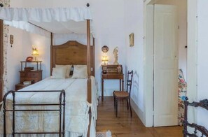 WiFi, bed sheets - Casa de Fagilde - A Timeless Refuge in the Countryside, Close to Porto (Canedo)