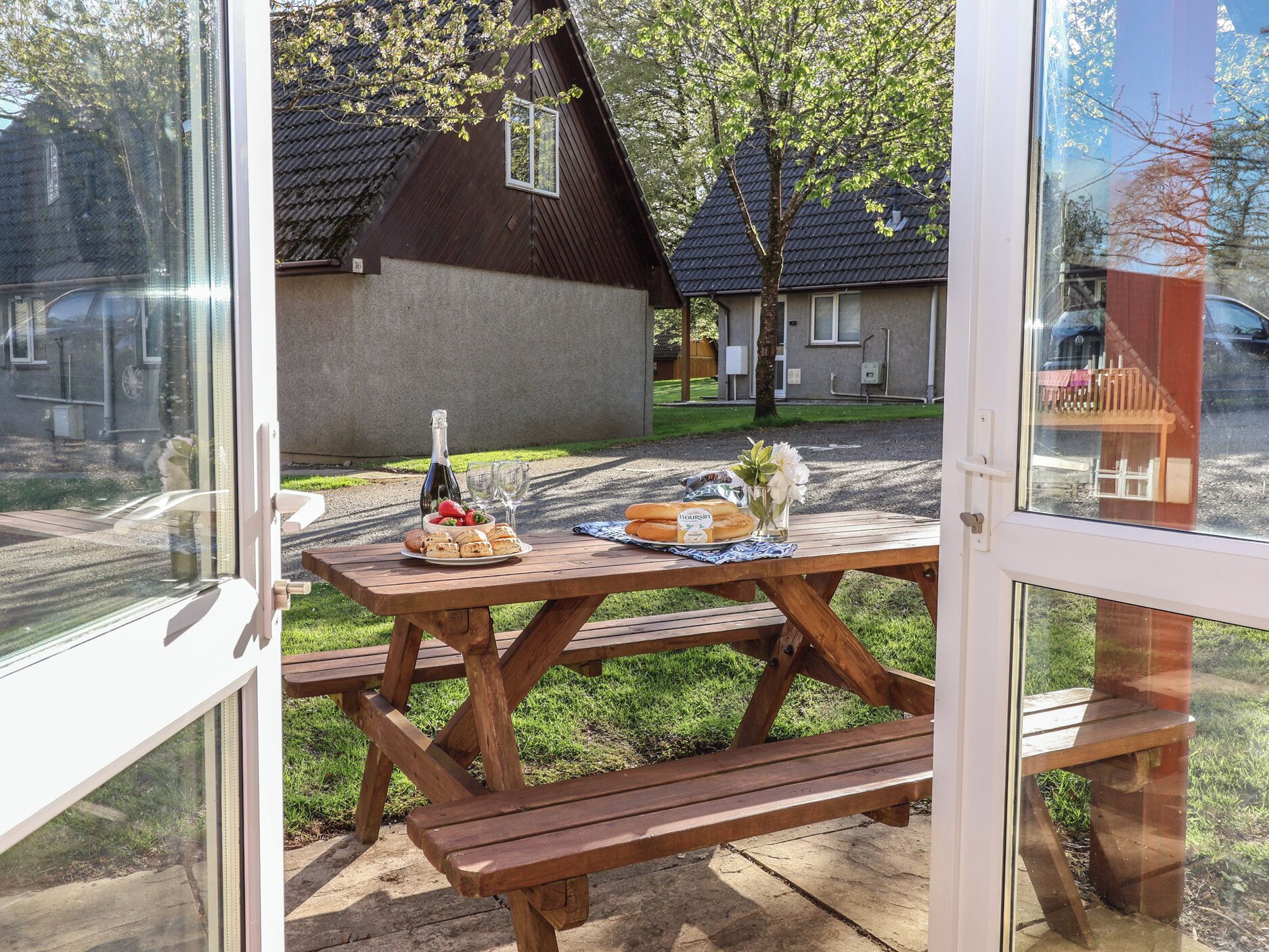 Cottage | Outdoor dining