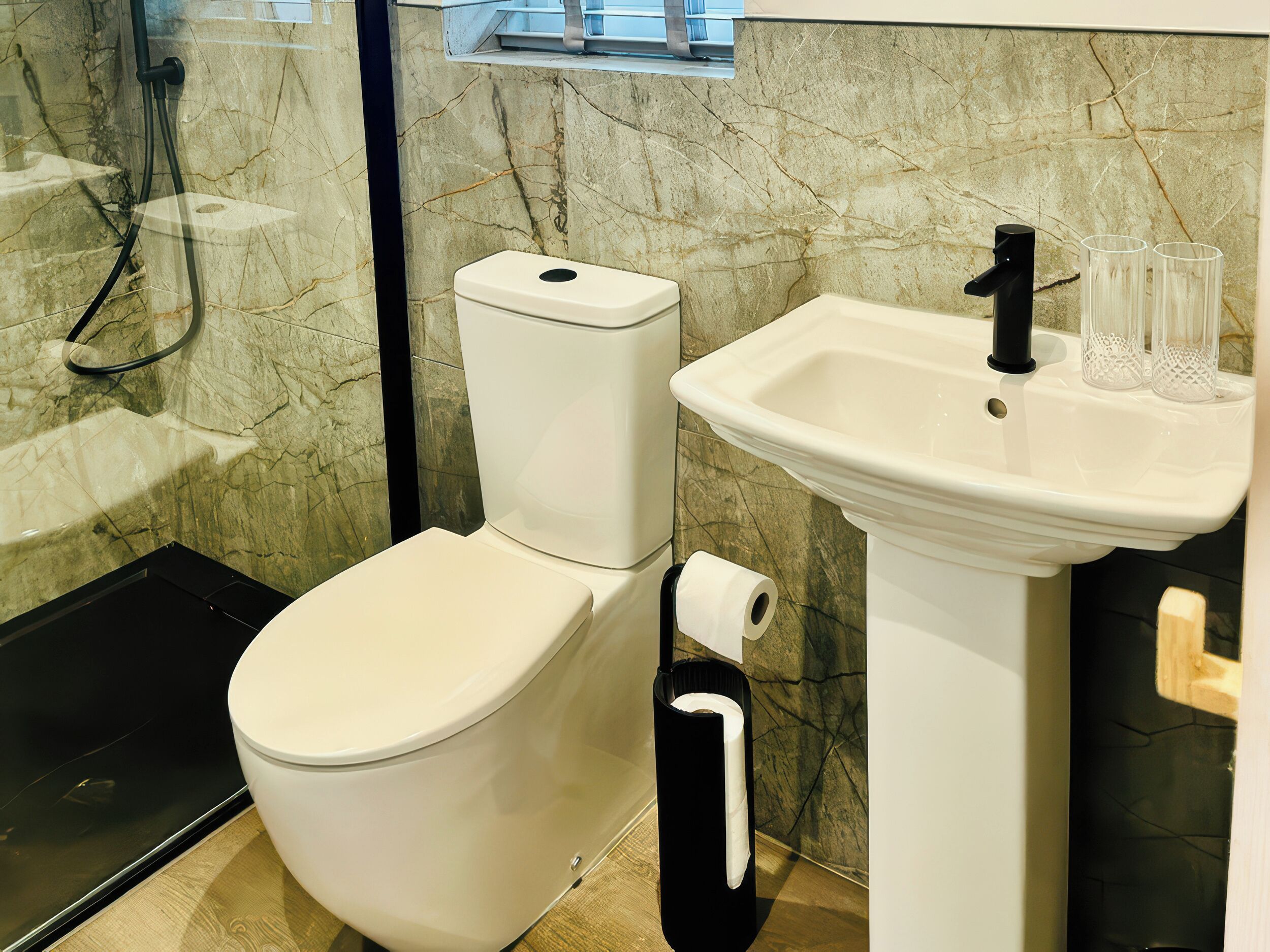Cottage | Badkamer | Een douche