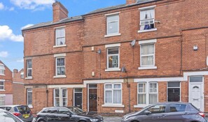 Exterior - Kats Central Home Parking (Nottingham)