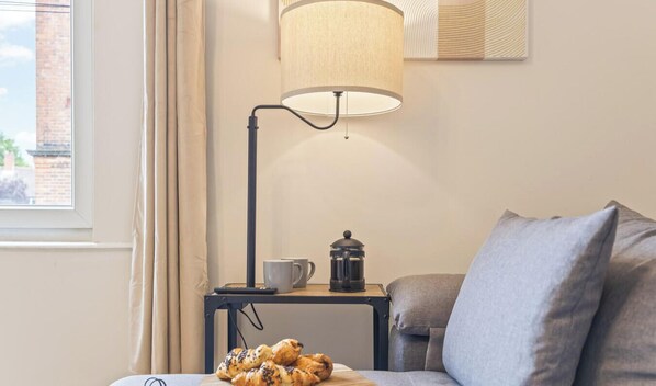 Room - Kats Central Home Parking (Nottingham)