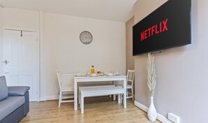 Dining - Kats Central Home Parking (Nottingham)