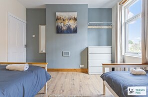 Room - Kats Central Home Parking (Nottingham)