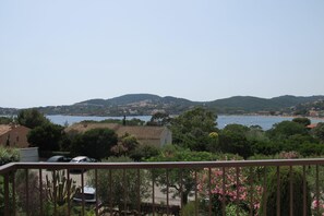 Property grounds - Magnifique 2 pièces climatisé avec vue mer et piscine (Saint-Raphaël)