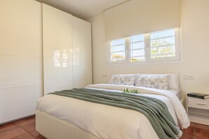 Iron/ironing board, free WiFi, bed sheets - Casa Alba, 4 km from the beaches Empúries (Albons)