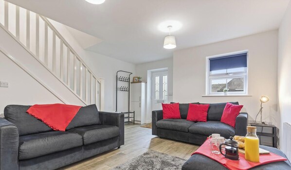 Living area - Amy`s House - close to the Peak District! (Alton Towers & Staffordshire Villages)