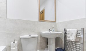 Bathroom - Amy`s House - close to the Peak District! (Alton Towers & Staffordshire Villages)