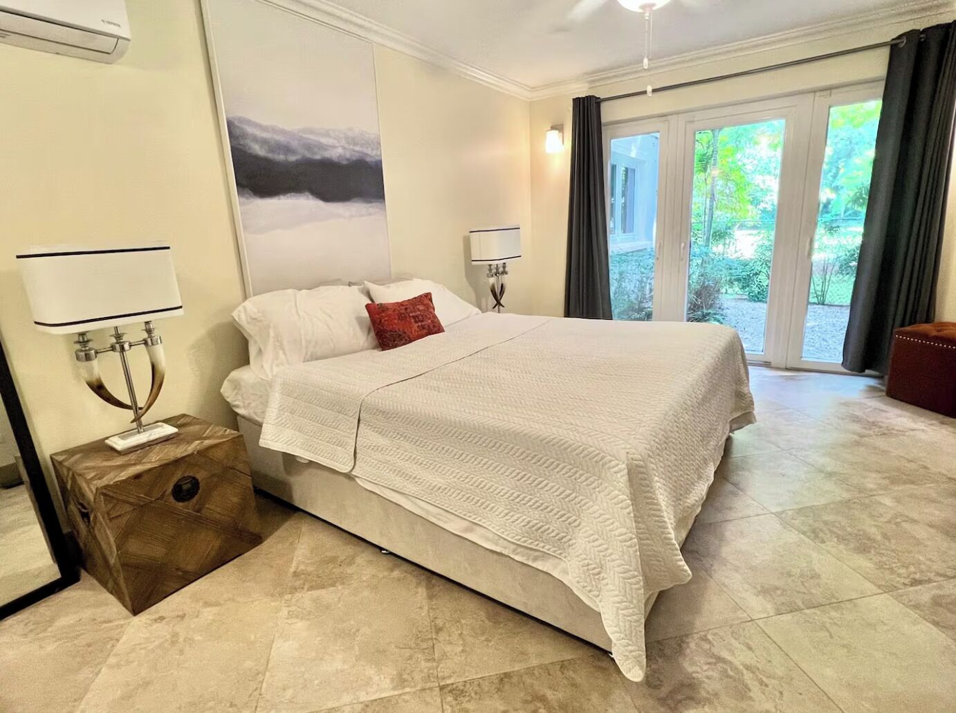 2 bedrooms, iron/ironing board, Internet, bed sheets