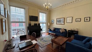 Living area - French Quarter balcony condo in best spot! (New Orleans)