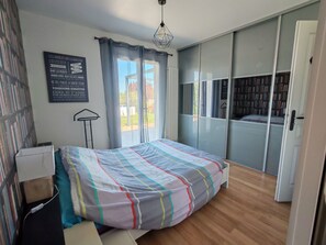 3 chambres, lit parapluie, Wi-Fi gratuit, draps fournis