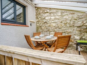 Outdoor dining - Brewery Cottage (Saundersfoot)