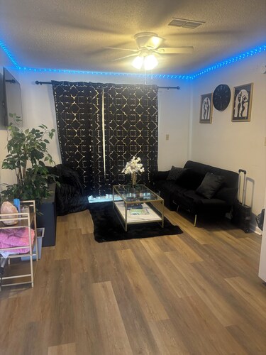 Noir luxe Apartment
