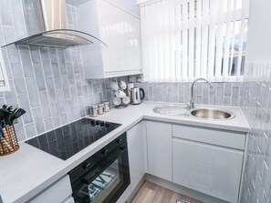 Private kitchen - 3 Devon Court (Pembroke)