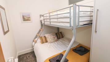 2 chambres, accès au Wi-Fi (inclus), décor unique, ameublement unique