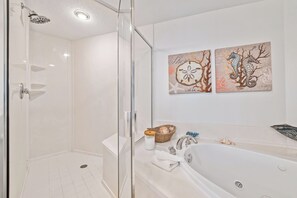 Jetted bath, hair dryer, towels, soap - Palm Beach B12 - Beachfront 1BR, Ground Level, Pool/Gulf View, Heated Pool, Gym (Orange Beach)