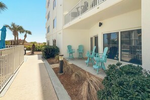 Terrace/patio - Palm Beach B12 - Beachfront 1BR, Ground Level, Pool/Gulf View, Heated Pool, Gym (Orange Beach)