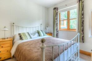 Tabla de planchar con plancha, wifi y ropa de cama 