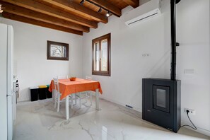 Dining - Apartment 'Alessia' with Shared Pool, Garden, and Wi-Fi (Jesolo)