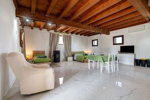 Room - Apartment 'Elena' with Shared Pool, Garden, and Wi-Fi (Jesolo)