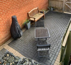 Outdoor dining - Cosy first floor flat, 5 minutes to pubs, restaurants & takeaways near Clee Hill (Cleobury Mortimer)