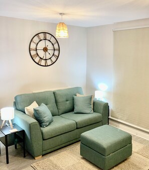 TV - Cosy first floor flat, 5 minutes to pubs, restaurants & takeaways near Clee Hill (Cleobury Mortimer)