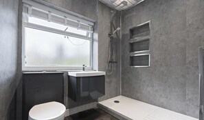 Bathroom - Rosie`s Central Stay and Parking (Nottingham)