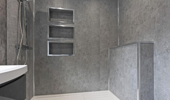 Bathroom - Rosie`s Central Stay and Parking (Nottingham)