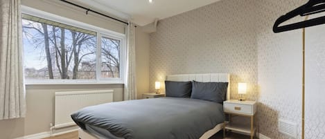 WiFi, bed sheets