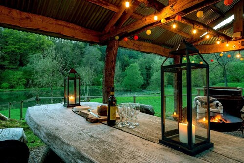 Wharf Cottage: Swimming lake, BBQ Hut, Games Room