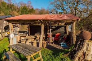 Property grounds - Wysteria: Swimming Lake, BBQ hut, Games Room (Alton Towers & Staffordshire Villages)
