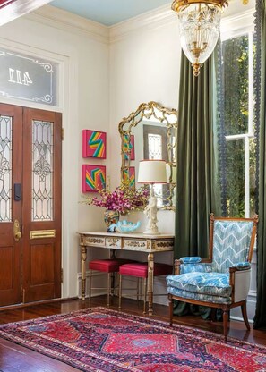 Interior - The Big Muddy Inn & Blues Room in Beautiful Natchez, MS- B. B. King Suite (Natchez)