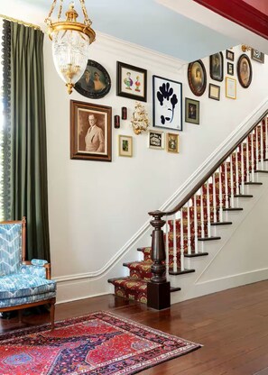 Interior - The Big Muddy Inn & Blues Room Beautiful Natchez, MS- British Invasion Suite 2 (Natchez)