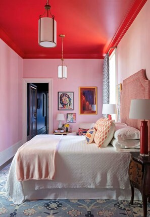 Room - The Big Muddy Inn & Blues Room Beautiful Natchez, MS- British Invasion Suite 2 (Natchez)