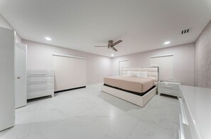 Room - Dulce Esmeraldas (Miami)