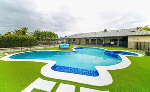 Pool - Dulce Esmeraldas (Miami)