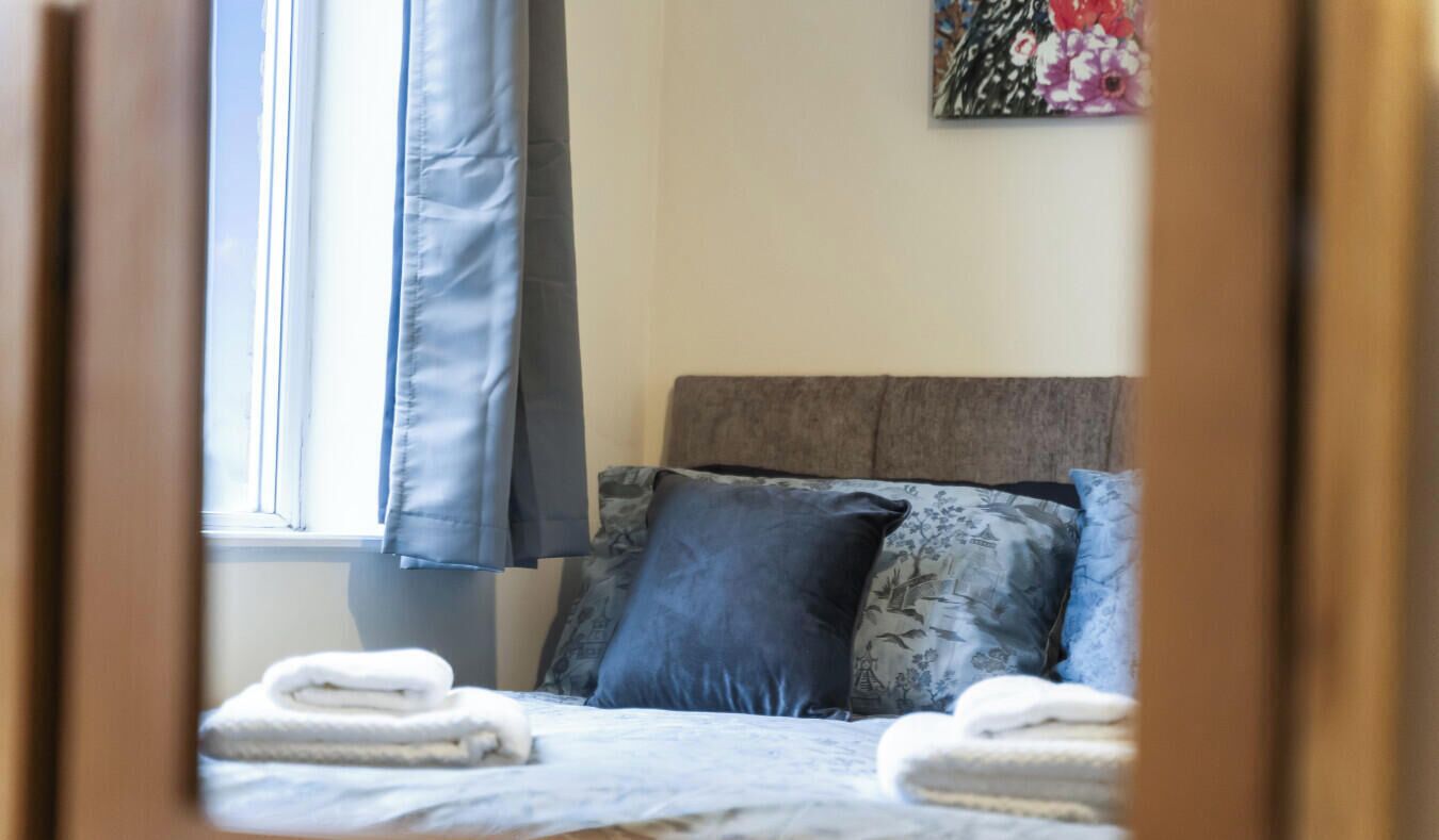 Iron/ironing board, WiFi, bed sheets
