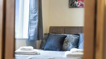 Iron/ironing board, WiFi, bed sheets